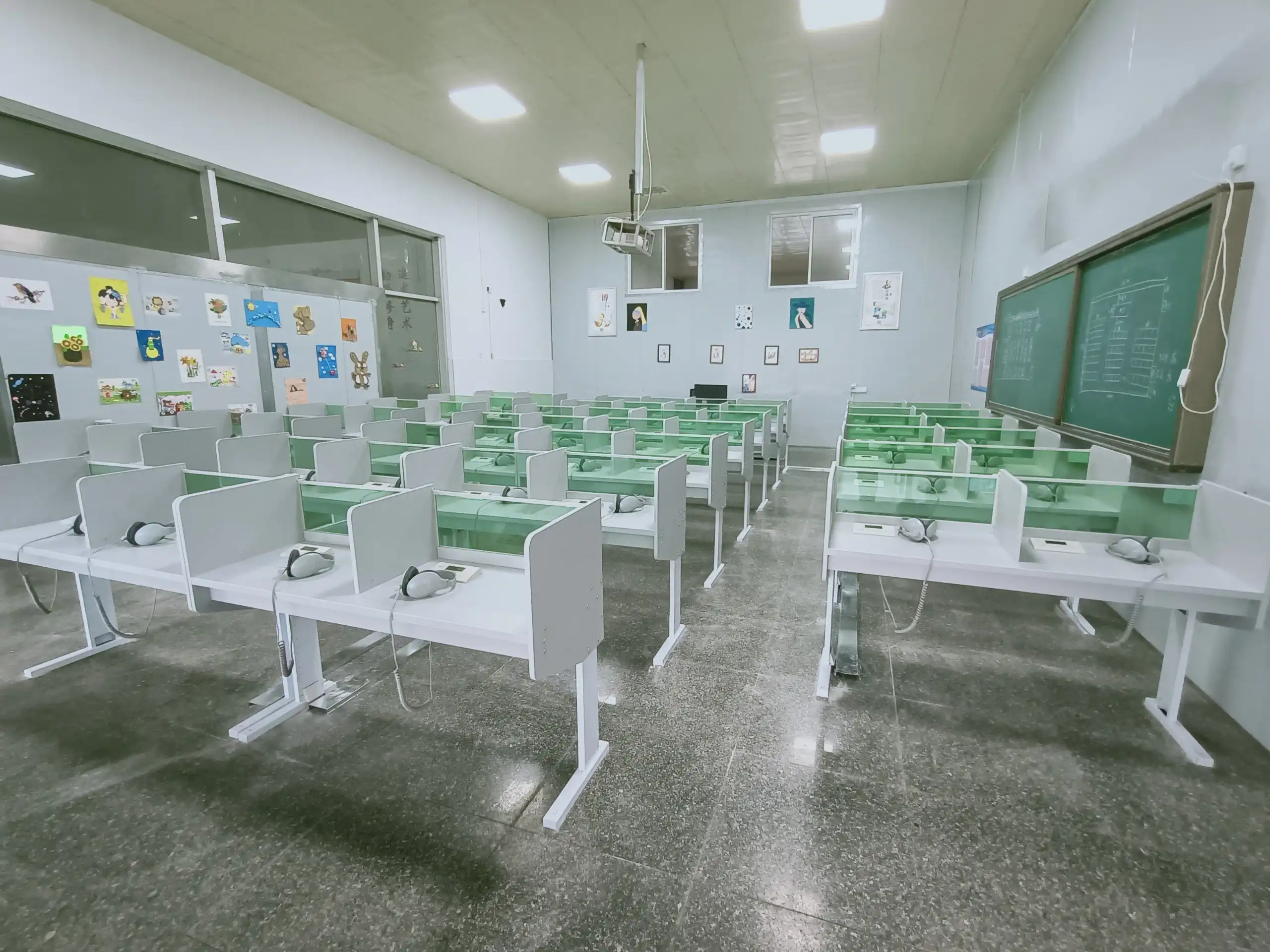 Giải pháp phòng học ngoại ngữ chuyên dùng INNO Lab 1 innolab 1 2