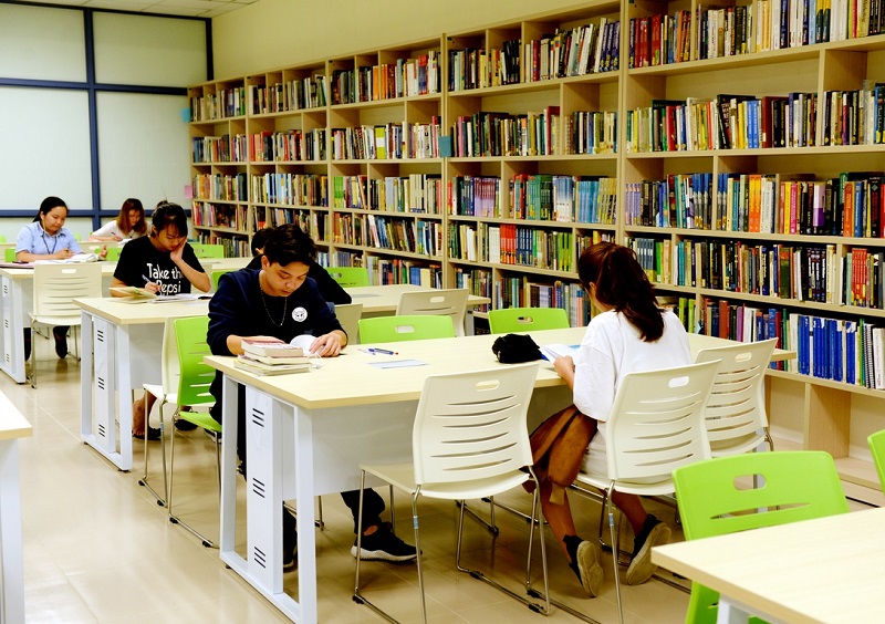 Thư viện trường Đại học Kinh tế Quốc dân-4