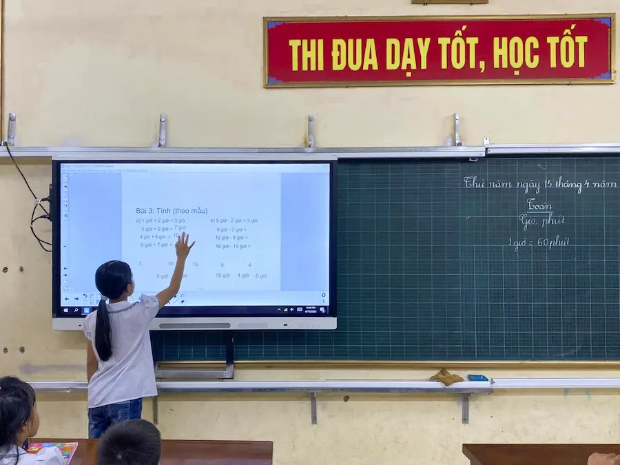 Giá màn hình tương tác, yếu tố quyết định chi phí và lựa chọn thông minh 6 Giá màn hình tương tác hiện nay dao động trong khoảng nào?