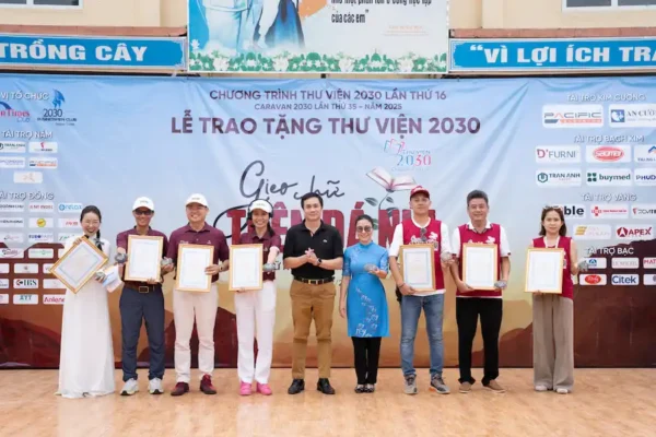 SAO MAI EDUCATION GROUP ĐỒNG HÀNH CÙNG CLB DOANH NHÂN 2030 TRAO TẶNG THƯ VIỆN ĐẠT CHUẨN