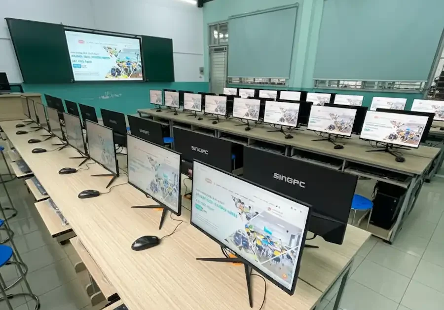 Phòng học ngoại ngữ thông minh INCLASS Trường THCS Nguyễn Tri Phương