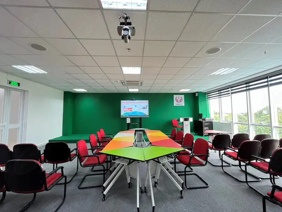 Phòng chuyển đổi số Trường đại học sư phạm kỹ thuật HCM