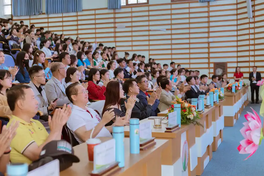 Sao Mai Education Group tài trợ học bổng và xe đạp cho sinh viên Trường Đại học Đà Lạt trong chương trình “Tiếp sức đến trường”
