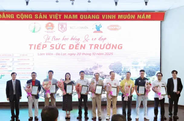 Sao Mai Education Group tài trợ học bổng và xe đạp cho sinh viên Trường Đại học Đà Lạt trong chương trình “Tiếp sức đến trường” 9 Sao Mai Education Group tài trợ học bổng và xe đạp cho sinh viên Trường Đại học Đà Lạt trong chương trình “Tiếp sức đến trường”
