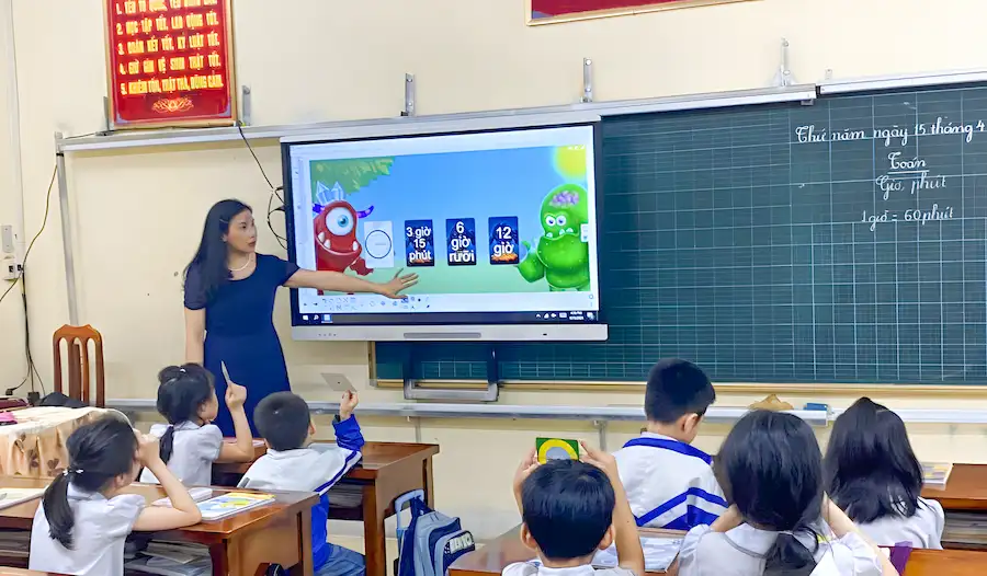 Vì sao màn hình tương tác trở thành xu hướng tất yếu trong giáo dục