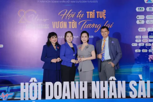 Doanh nhân Đinh Võ Thị Ngọc Huyền: Hình mẫu người phụ nữ thời đại mới: Bản lĩnh, trí tuệ, nhân văn 24 Doanh nhân Đinh Võ Thị Ngọc Huyền: Hình mẫu người phụ nữ thời đại mới: Bản lĩnh, trí tuệ, nhân văn