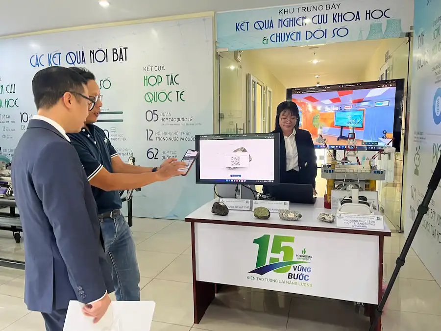 Giải pháp thực tế ảo của Sao Mai vinh dự có mặt tại Lễ kỷ niệm 15 năm thành lập Trường Đại học Dầu Khí Việt Nam 10 Giải pháp thực tế ảo của Sao Mai vinh dự có mặt tại Lễ kỷ niệm 15 năm thành lập Trường Đại học Dầu Khí Việt Nam