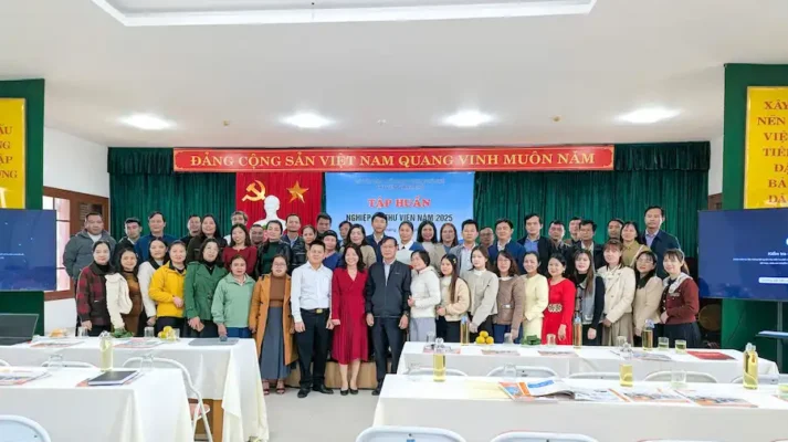 Tap huan thu vien tai Hue 1 e1765764047458