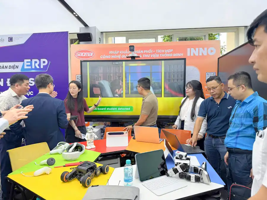 Sao Mai Education Group đồng hành cùng Bộ GD&ĐT tại Hội nghị Chuyển đổi số trong Giáo dục và Đào tạo 2025 12 Sao Mai Education Group đồng hành cùng Bộ GD&ĐT tại Hội nghị Chuyển đổi số trong Giáo dục và Đào tạo 2025