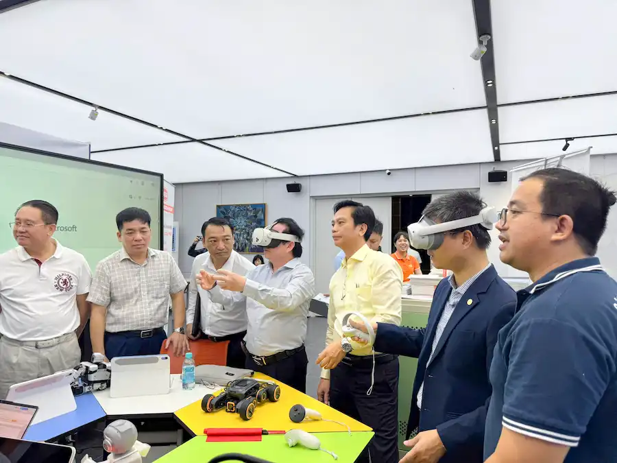 Sao Mai Education Group đồng hành cùng Bộ GD&ĐT tại Hội nghị Chuyển đổi số trong Giáo dục và Đào tạo 2025 10 Sao Mai Education Group đồng hành cùng Bộ GD&ĐT tại Hội nghị Chuyển đổi số trong Giáo dục và Đào tạo 2025