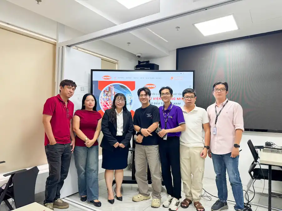 Cung cấp màn hình tương tác INNOSMART 75 inch cho phòng họp thông minh công ty Công ty People Link Việt Nam