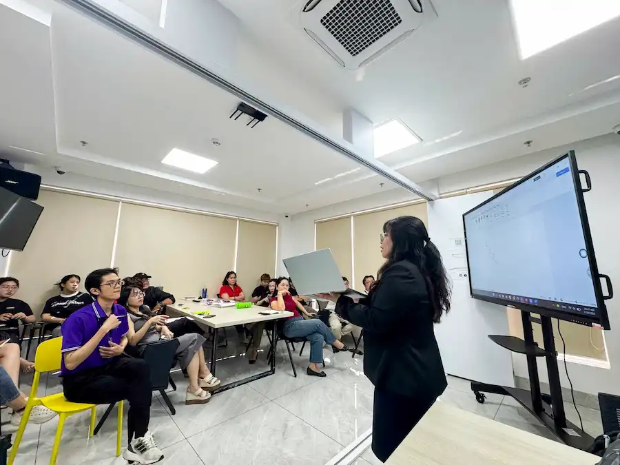Cung cấp màn hình tương tác INNOSMART 75 inch cho phòng họp thông minh công ty Công ty People Link Việt Nam
