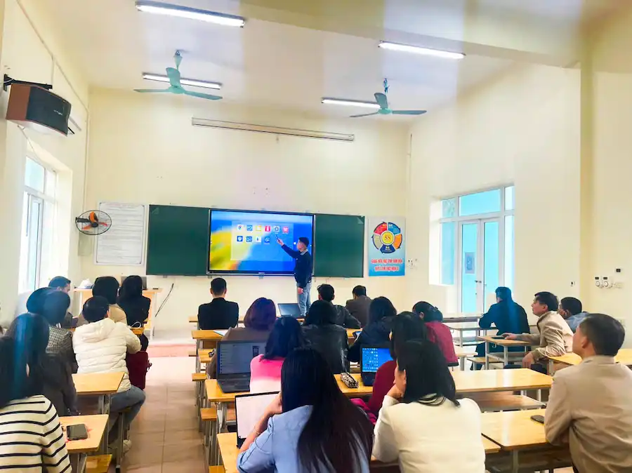Phòng học hiện đại Trường Cao Đẳng Cơ Điện và Xây Dựng Bắc Ninh