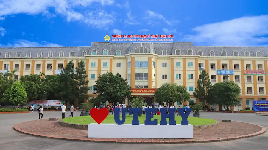 Phòng học ngoại ngữ thông minh Trường Đại Học Sư phạm Kỹ thuật Hưng Yên