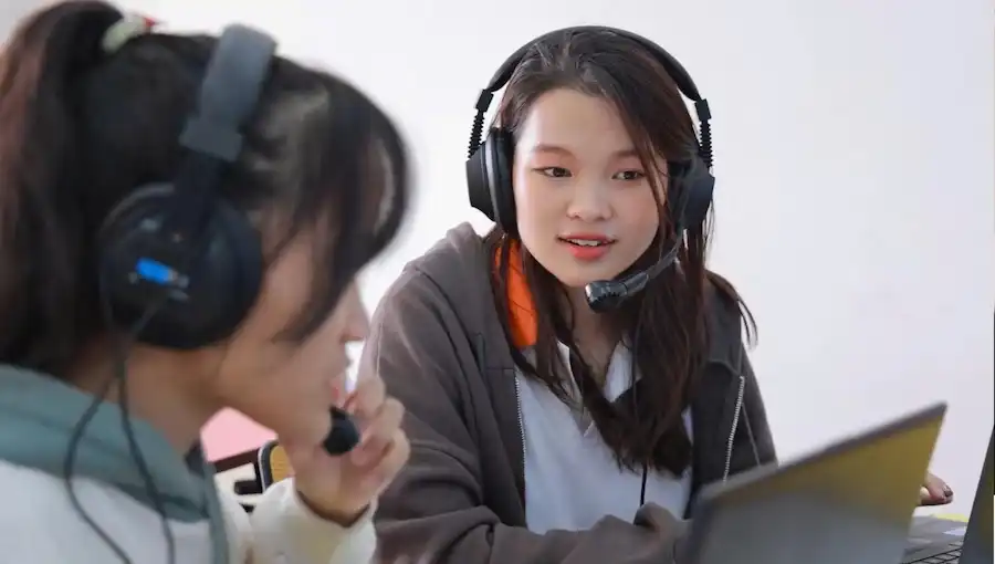 Phòng học ngoại ngữ thông minh Trường Đại Học Sư phạm Kỹ thuật Hưng Yên