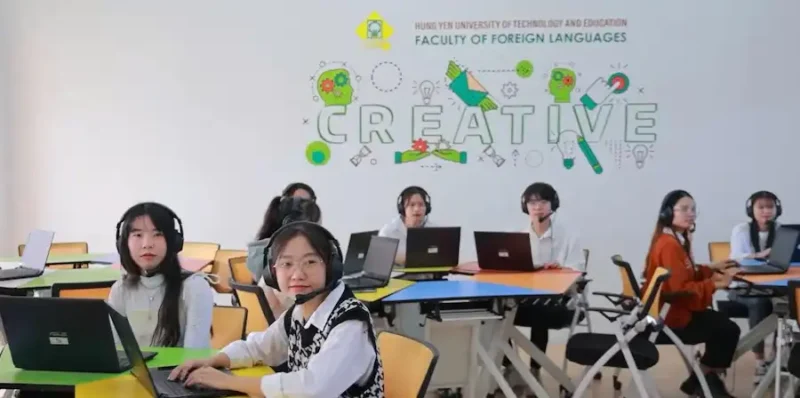 Phòng học ngoại ngữ thông minh Trường Đại Học Sư phạm Kỹ thuật Hưng Yên