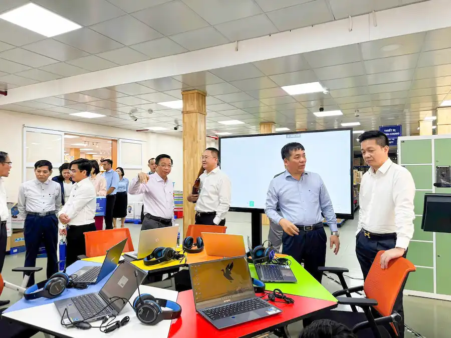 Sao Mai Education Group tham gia Hội nghị “Giới thiệu, tìm hiểu về các trang thiết bị dạy học STEM, STEAM” 7 Sao Mai Education Group tham gia Hội nghị “Giới thiệu, tìm hiểu về các trang thiết bị dạy học STEM, STEAM”