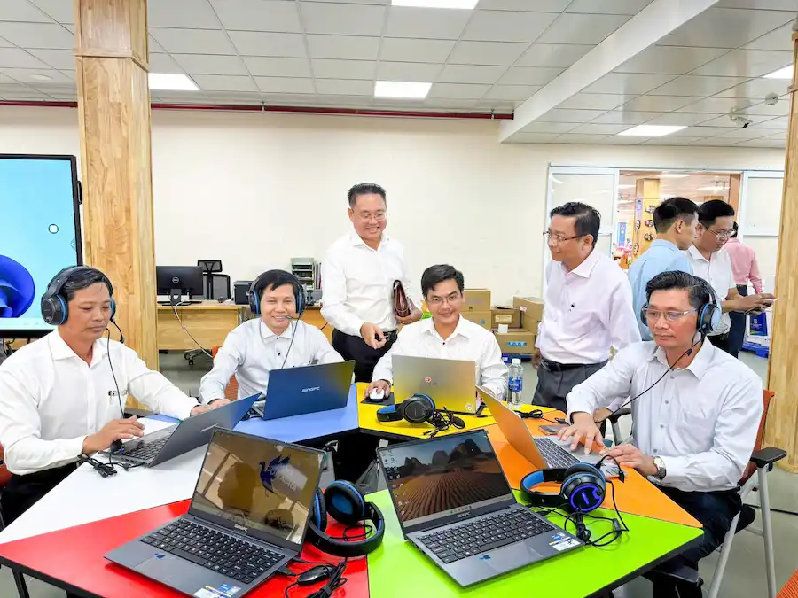 Sao Mai Education Group tham gia Hội nghị “Giới thiệu, tìm hiểu về các trang thiết bị dạy học STEM, STEAM” 10 Sao Mai Education Group tham gia Hội nghị “Giới thiệu, tìm hiểu về các trang thiết bị dạy học STEM, STEAM”