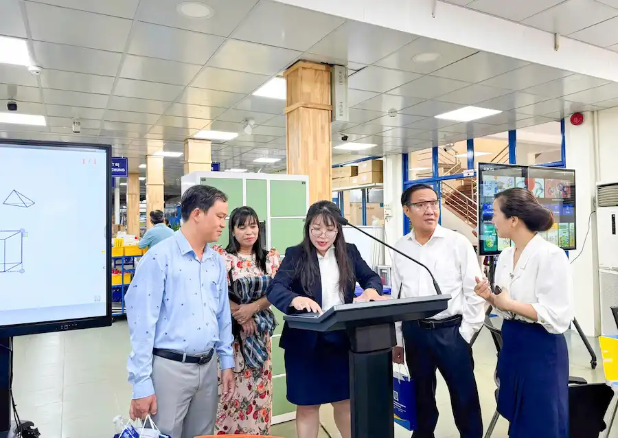 Sao Mai Education Group tham gia Hội nghị “Giới thiệu, tìm hiểu về các trang thiết bị dạy học STEM, STEAM” 9 Sao Mai Education Group tham gia Hội nghị “Giới thiệu, tìm hiểu về các trang thiết bị dạy học STEM, STEAM”