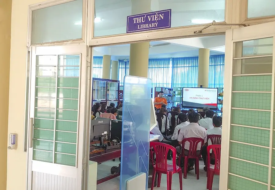 Sao Mai vinh du dong hanh cung Thu vien Truong THPT Chuyen Ben Tre dat chuan muc do 2 theo thong tu 16 1 1