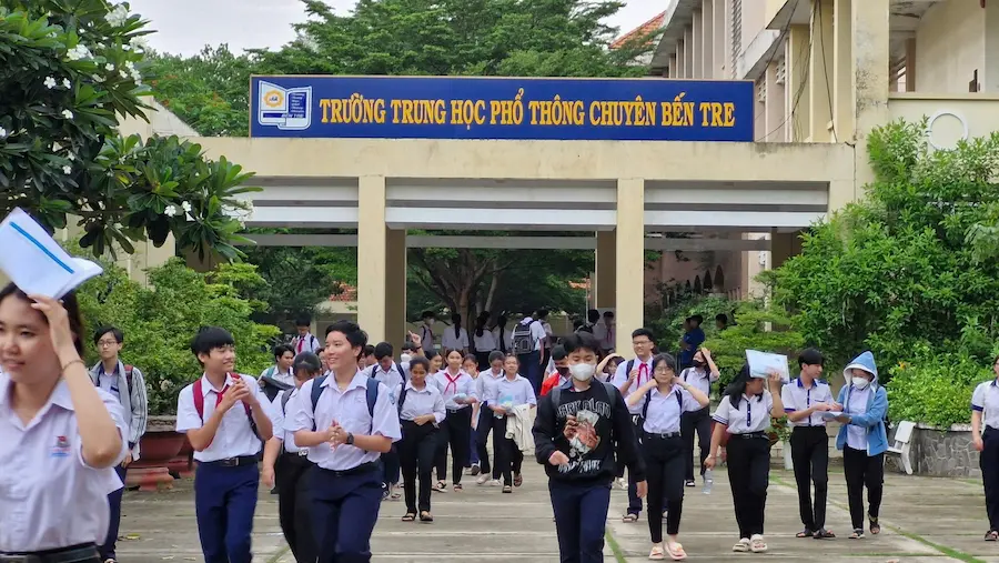 Sao Mai vinh du dong hanh cung Thu vien Truong THPT Chuyen Ben Tre dat chuan muc do 2 theo thong tu 16 1