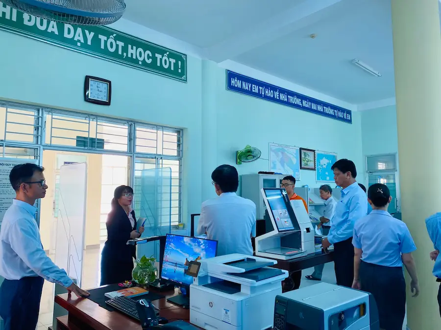 Sao Mai vinh du dong hanh cung Thu vien Truong THPT Chuyen Ben Tre dat chuan muc do 2 theo thong tu 16 3