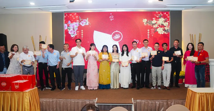 Year End Together – Khep lai mot nam gan ket mot niem tin
