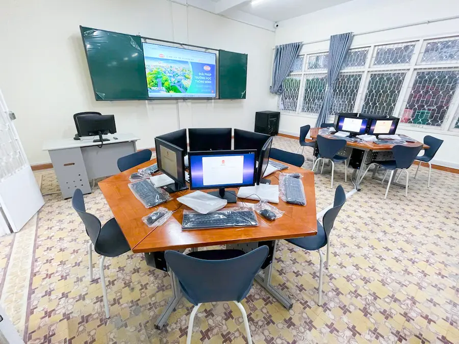 Phòng học thực hành máy tính Trường Đại học Đà Lạt 4 31.01.2026 dai hoc Da lat lap cai dat thiet bi ban ghe 12