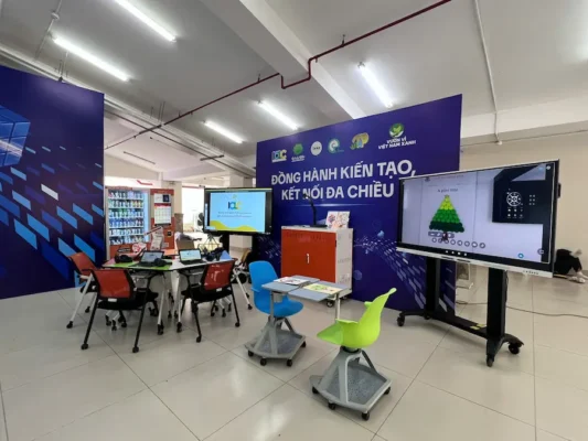 Hội nghị báo cáo tổng kết và phát triển các chương trình tiếng Anh toán - khoa học thực nghiệm theo định hướng STEM/STEAM
