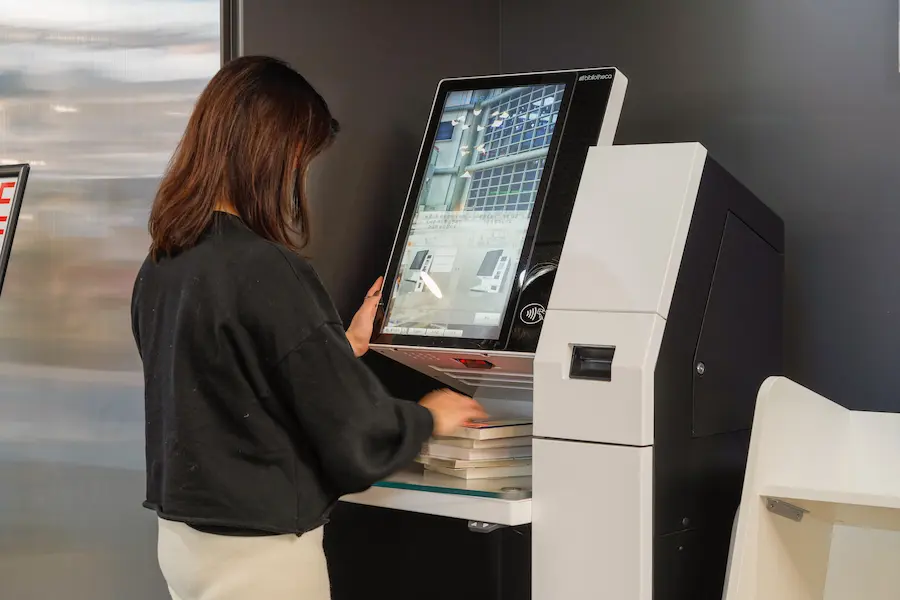 May muon tra tu phuc vu SelfCheck 1000 White phien ban dieu chinh do cao 1