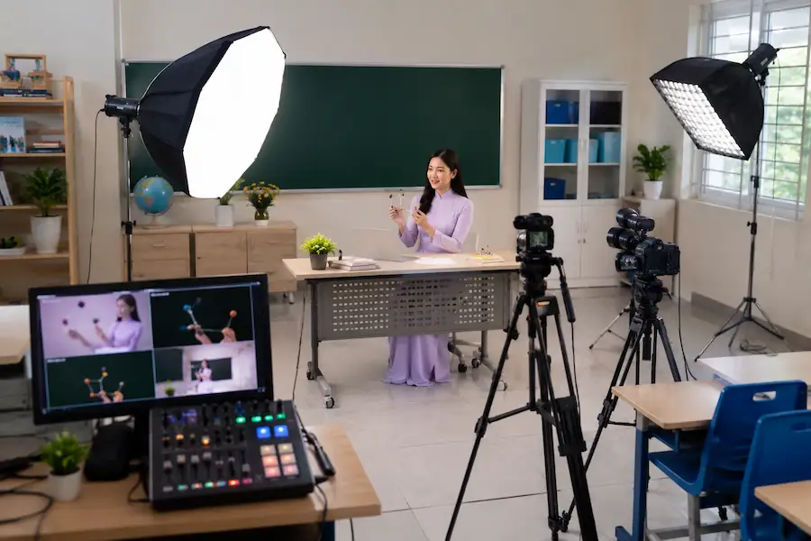 Phong studio xay dung hoc lieu so huong di thuc te cho truong hoc trong chuyen doi so 1