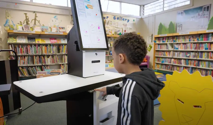 Tram muon tra tu phuc vu Bibliotheca SelfCheck 3000 nang ha chieu cao 1