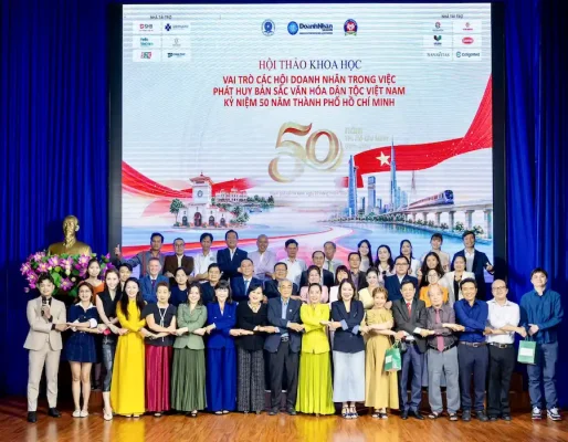 Sao Mai dong hanh cung Hoi thao Doanh nhan Viet Nam 1