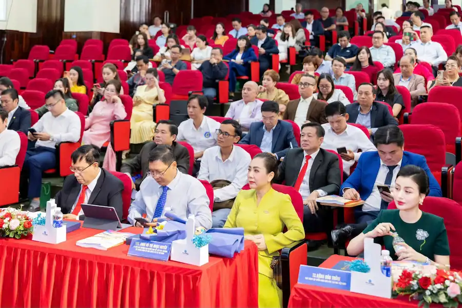 Sao Mai đồng hành cùng Hội thảo “Doanh nhân Việt Nam – Gìn giữ bản sắc, Kiến tạo tương lai” 5 Sao Mai dong hanh cung Hoi thao Doanh nhan Viet Nam 2