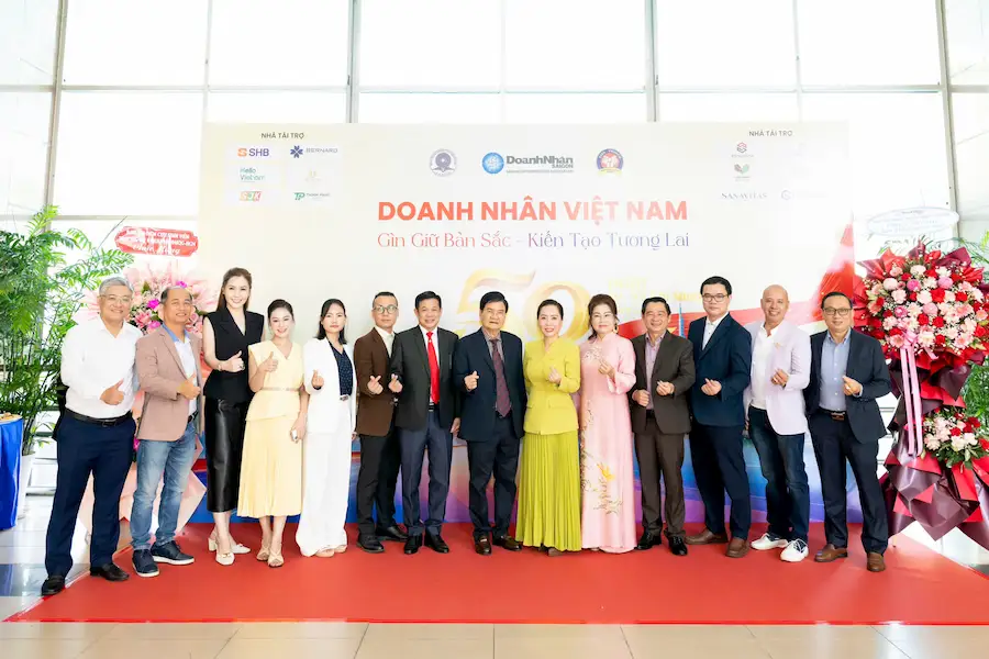 Sao Mai đồng hành cùng Hội thảo “Doanh nhân Việt Nam – Gìn giữ bản sắc, Kiến tạo tương lai” 6 Sao Mai dong hanh cung Hoi thao Doanh nhan Viet Nam 3