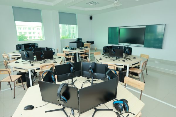 Phòng ngoại ngữ Trường Văn hoá Công an nhân dân V