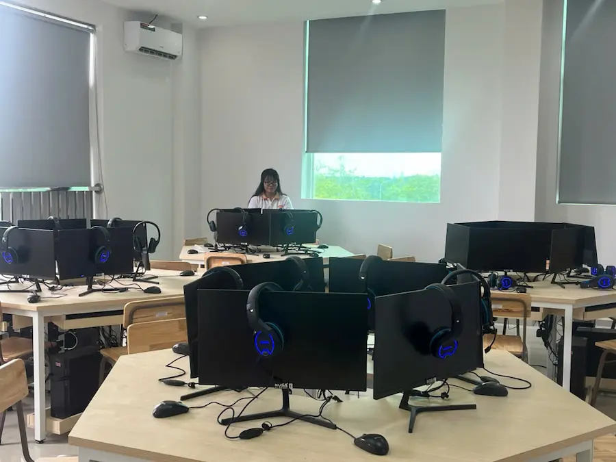 phòng ngoại ngữ trường văn hoá công an nhân dân V