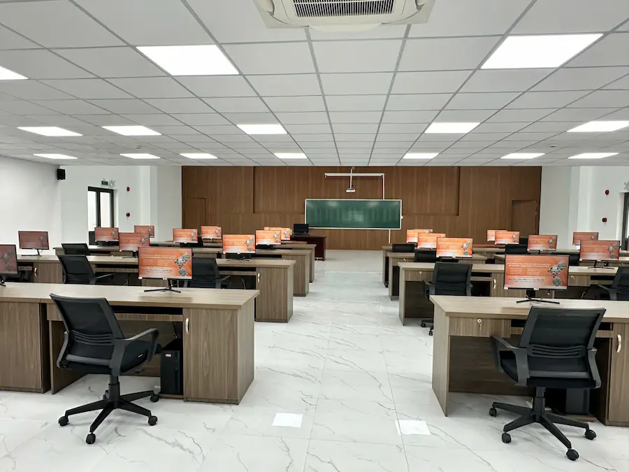 Phòng tin học THCS - THPT Trường Văn hoá Công an nhân dân V 3 phòng học tin học trường văn hoá công an nhân dân V