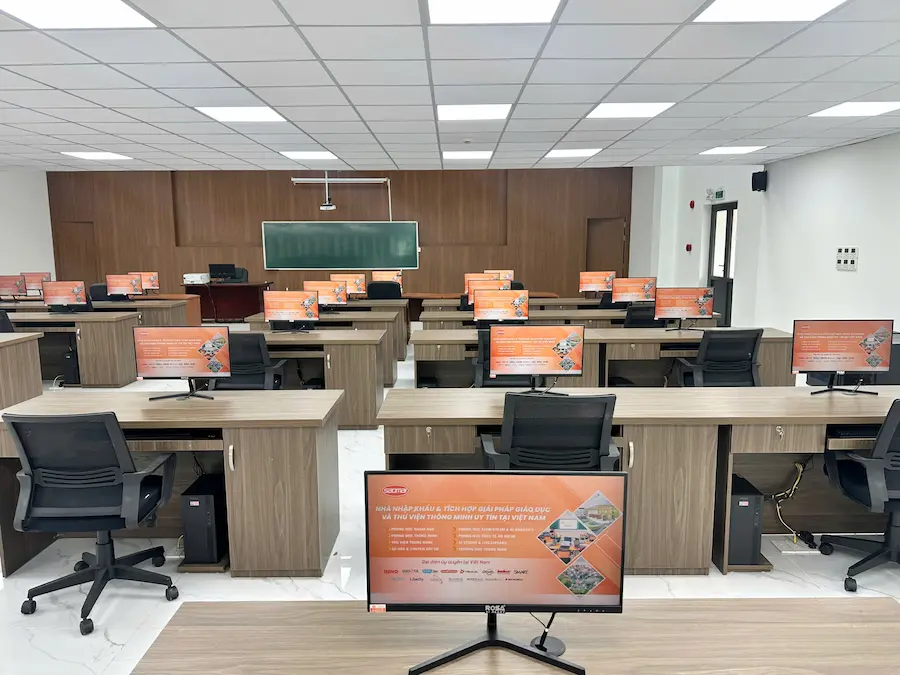Phòng tin học THCS - THPT Trường Văn hoá Công an nhân dân V 4 phòng tin học trường văn hoá công an nhân dân V