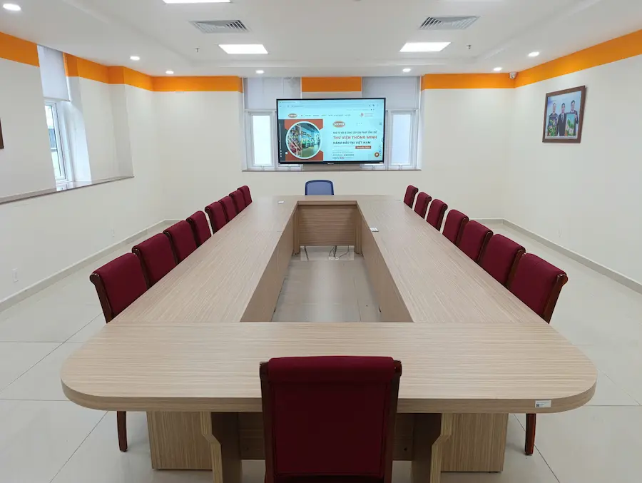 Phòng họp thông minh Trường Đại học Công nghệ TP.HCM 2 Phòng họp thông minh Trường Đại học Công nghệ TP.HCM