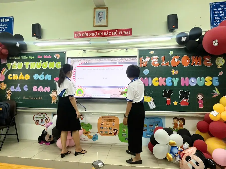 Trường Tiểu học An Bình, HCM ứng dụng màn hình tương tác INNOSMART kết hợp phần mềm Lumio 3 trường tiểu học an bình